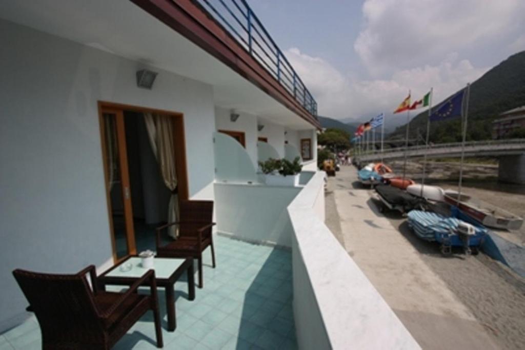 Hotel Bagni Arcobaleno Deiva Marina Quarto foto